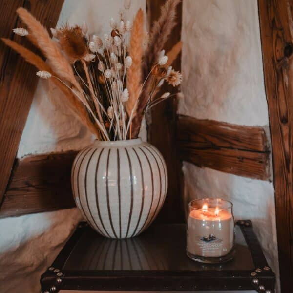 Amber & Sandalwood Signature Medium Jar