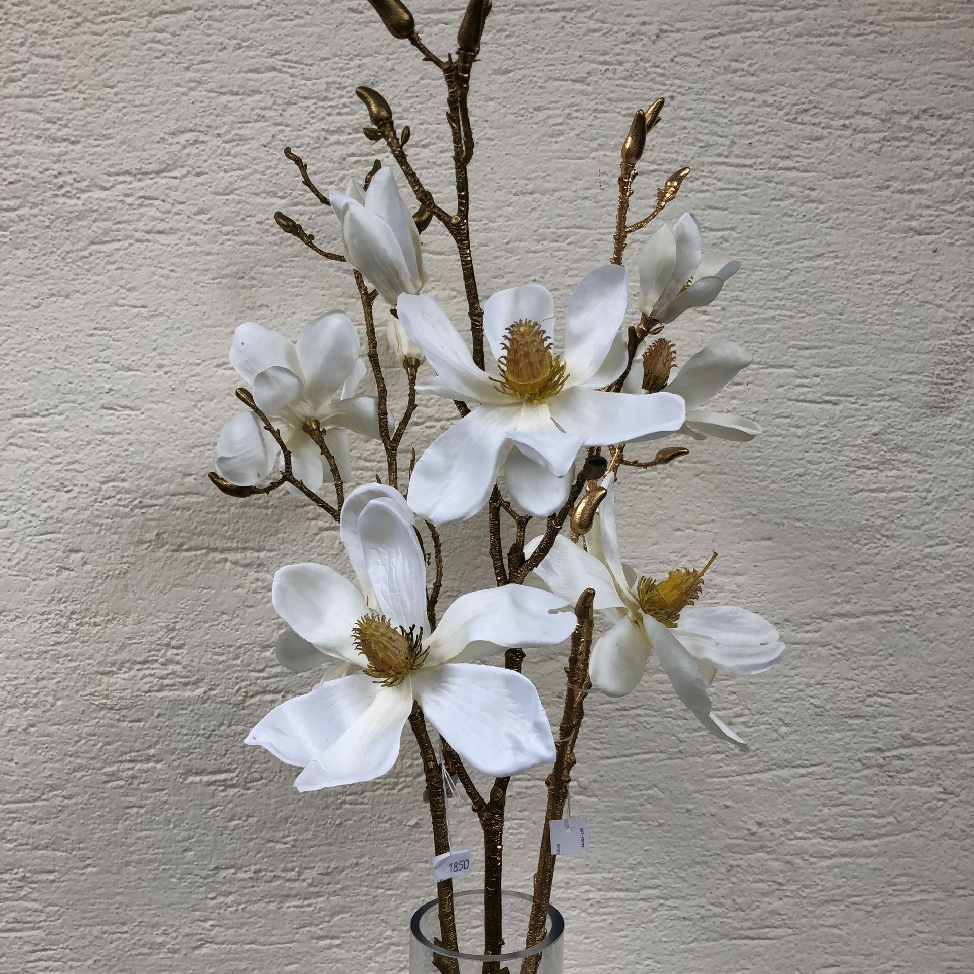 Edler Magnolienzweig (Textilblume) mit weissen Blüten