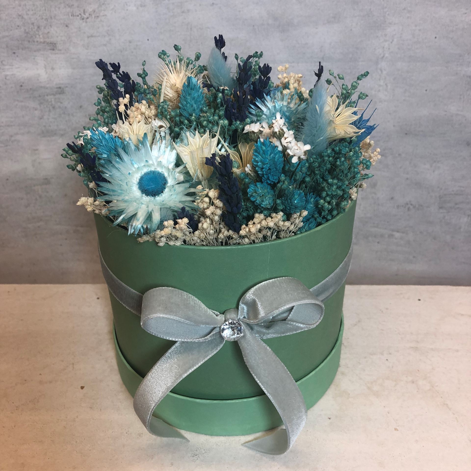 Blumenbox pastell in Türkis und Weiss