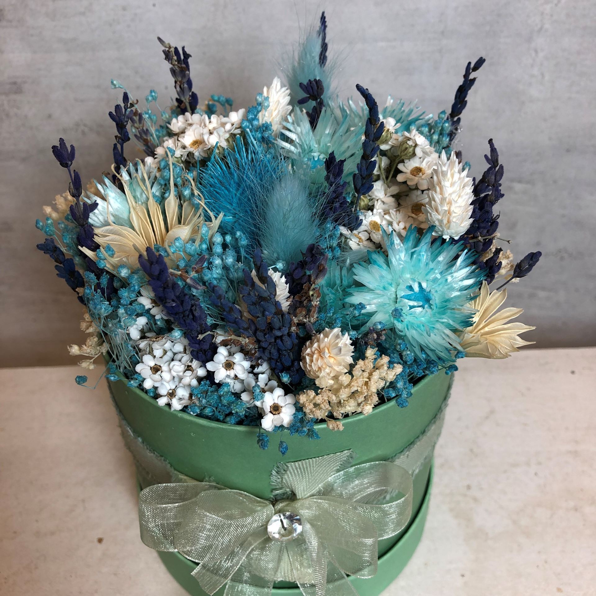 Blumenbox pastell in Türkis und Weiss, klein