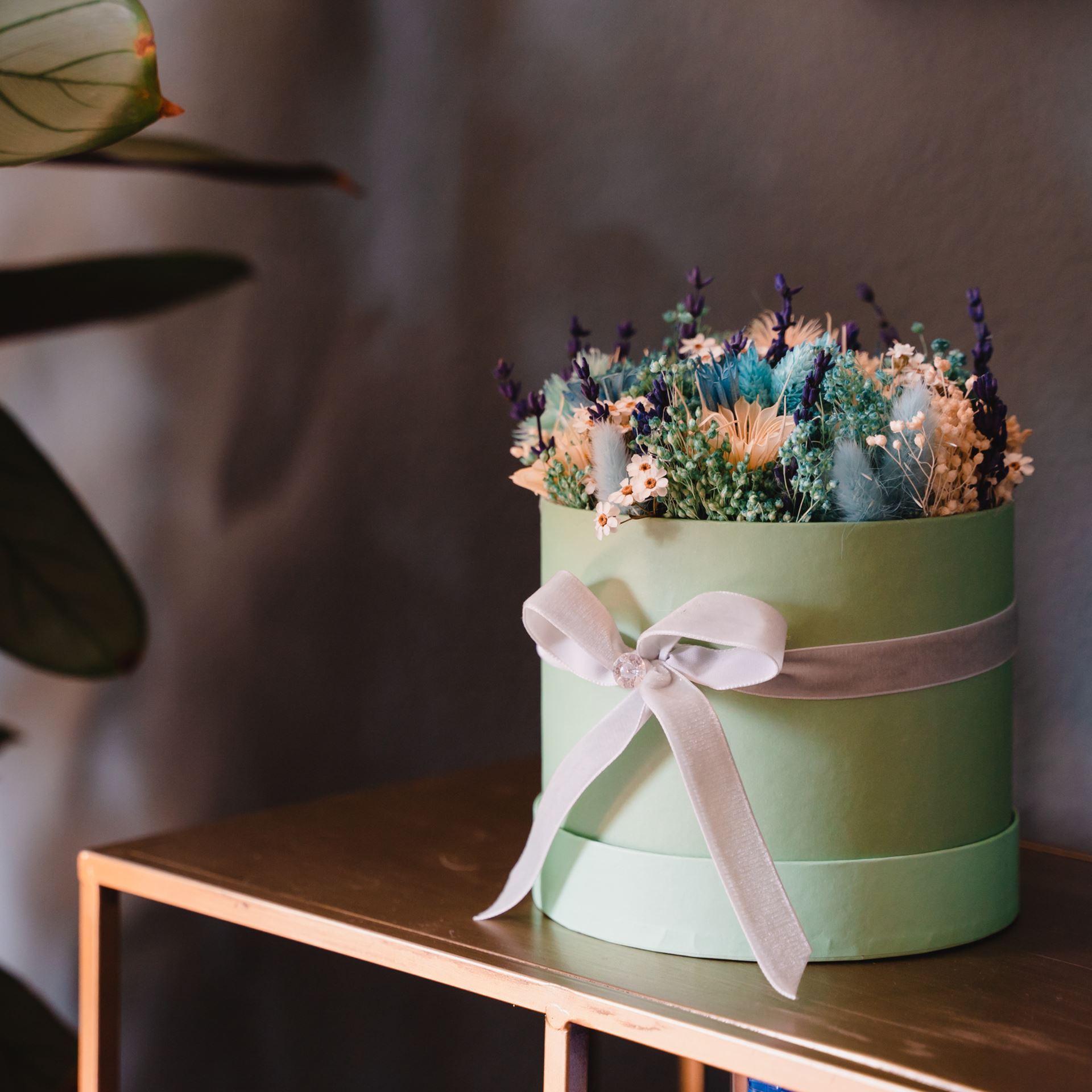 Blumenbox pastell in Türkis und Weiss