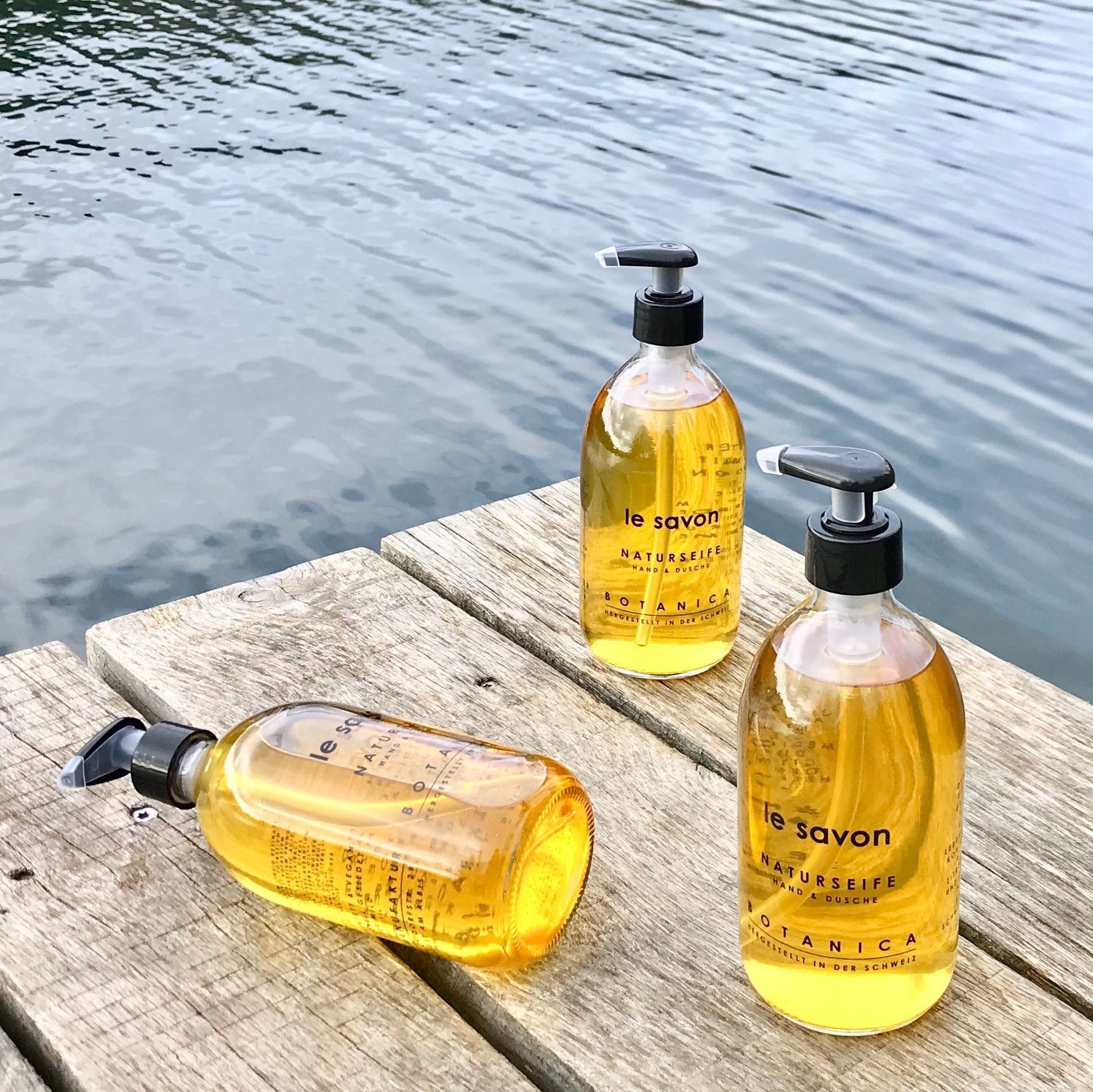 Naturseife BOTANICA mit Melissenblätter-Extrakt