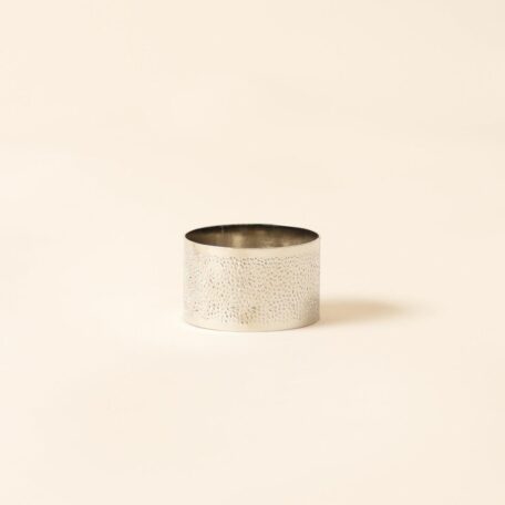 Schlichter, eleganter Serviettenring aus Metall für Stoffservietten