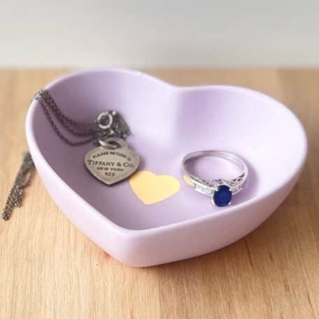 Lila Herz Dekoschale mit orangem Herz