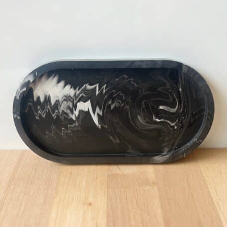 Plateau ovale, marbré noir et blanc