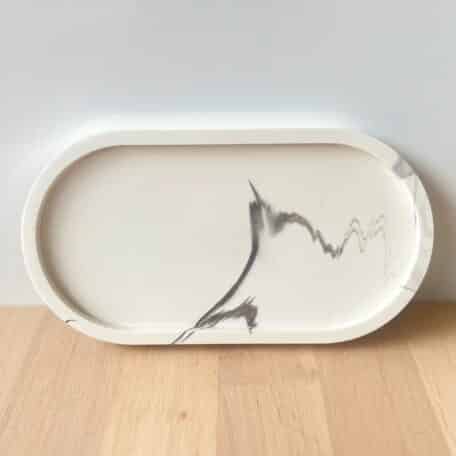 Plateau ovale, blanc marbré noir