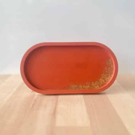 Plateau ovale, rouge avec cuivre