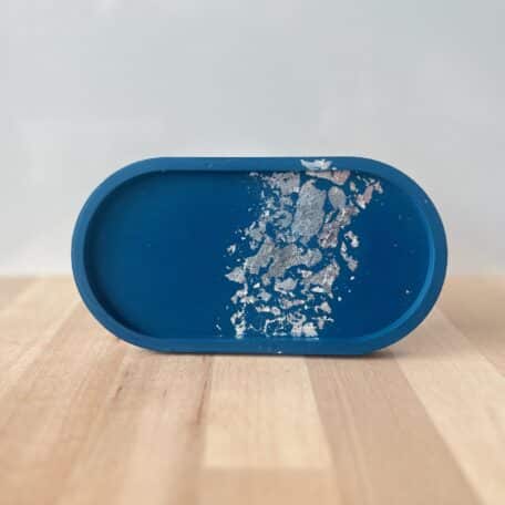 Plateau ovale, bleu avec argent