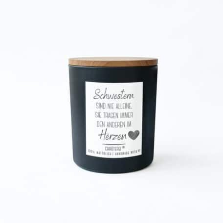 Schwestern sind nie alleine. Sie tragen immer den anderen im Herzen.