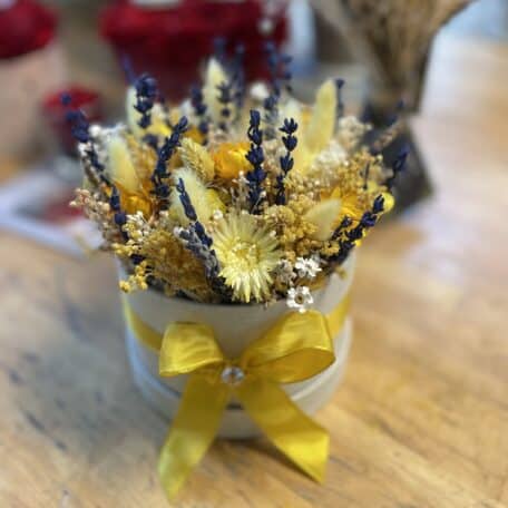 Blumenbox-giallo-bianco-©-Atelier-Leutwyler-Fleurop-Partner-Trocken-Blumen-Ebikon-bei-Luzern