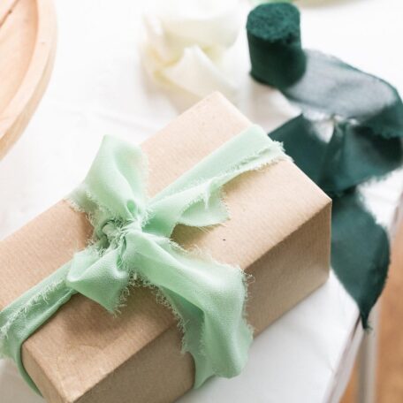 Geschenkband weiss, grün