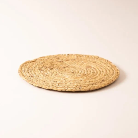 Tischset aus geflochtenen Naturfasern, dunkel