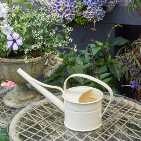 Giesskanne 0.8l - Rohr 20cm Hell-Elfenbein