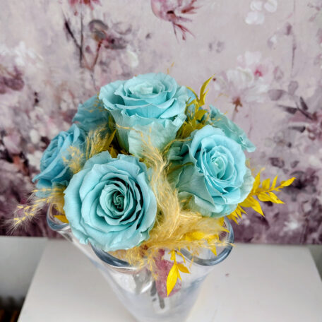 Strauss mit 7 stabilisierten Rosen, hellblau