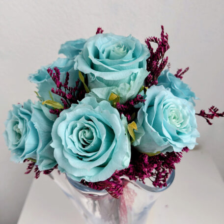 Strauss mit 8 stabilisierten Rosen, hellblau