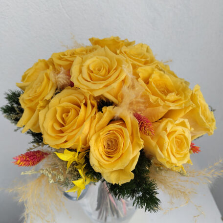 Strauss mit 15 stabilisierten Rosen, gelb