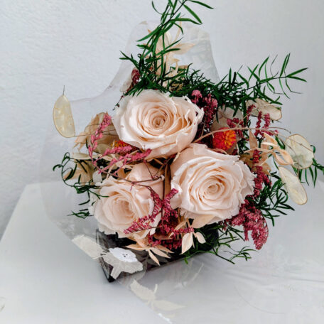 Strauss mit 3 stabilisierten Rosen, champagner