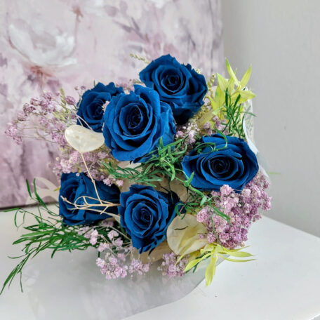 Strauss mit 6 stabilisierten Rosen, blau