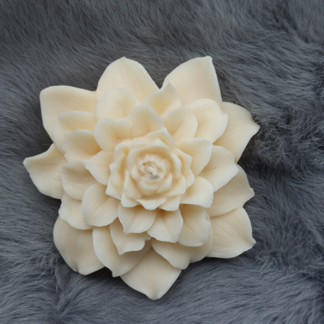 Handgemachte Blumenkerze